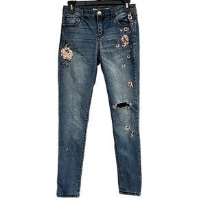 Tinseltown Juniors Distressed Floral Embroidered Straight Leg Blue Jeans, 5.​​